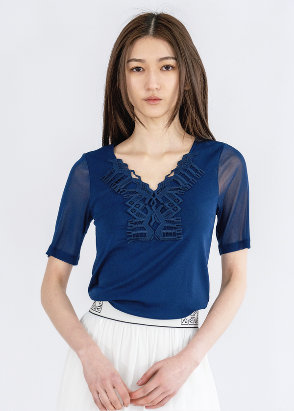 SOLID TOP WITH DEER LACE